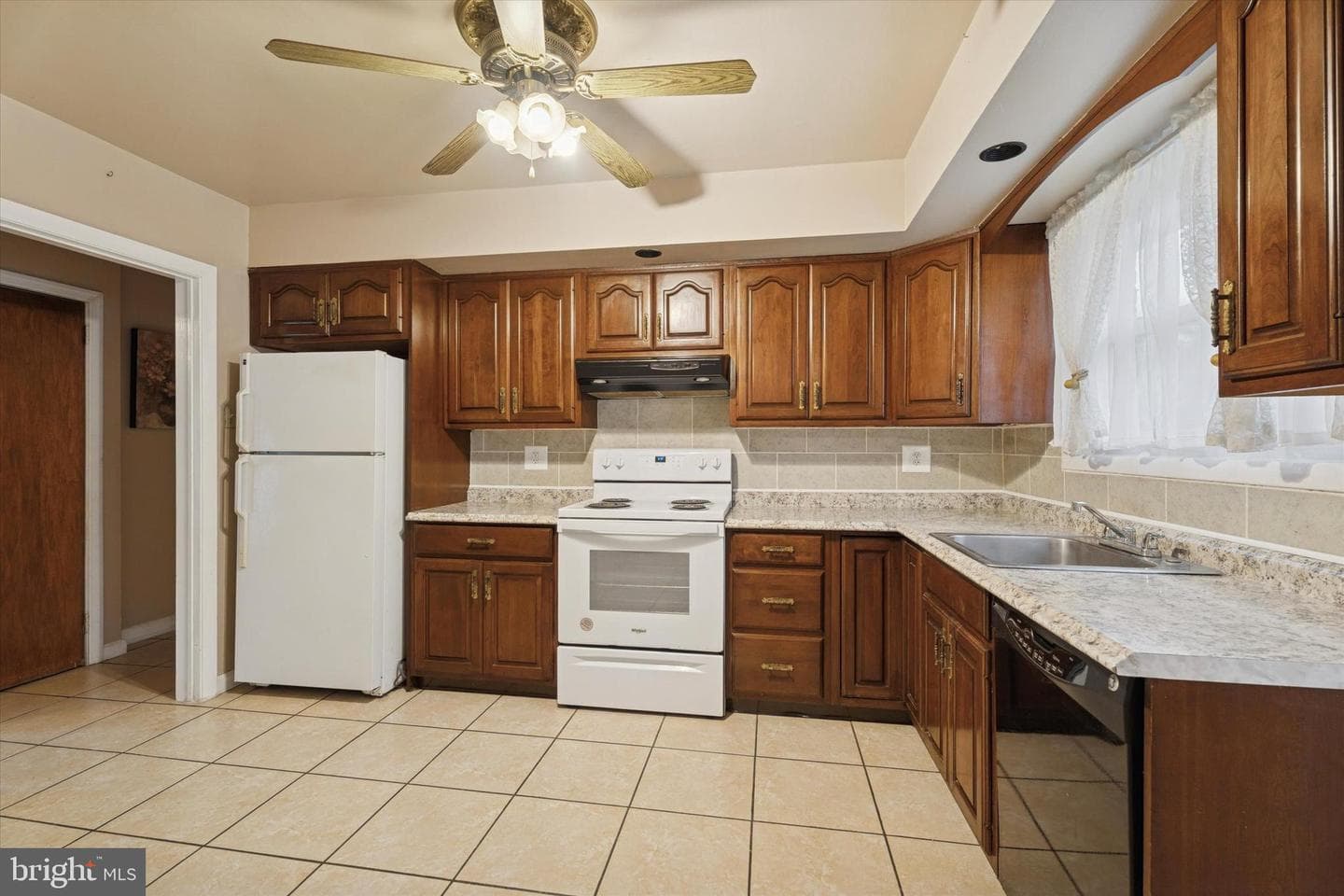 301 S New Ardmore Avenue photo 4
