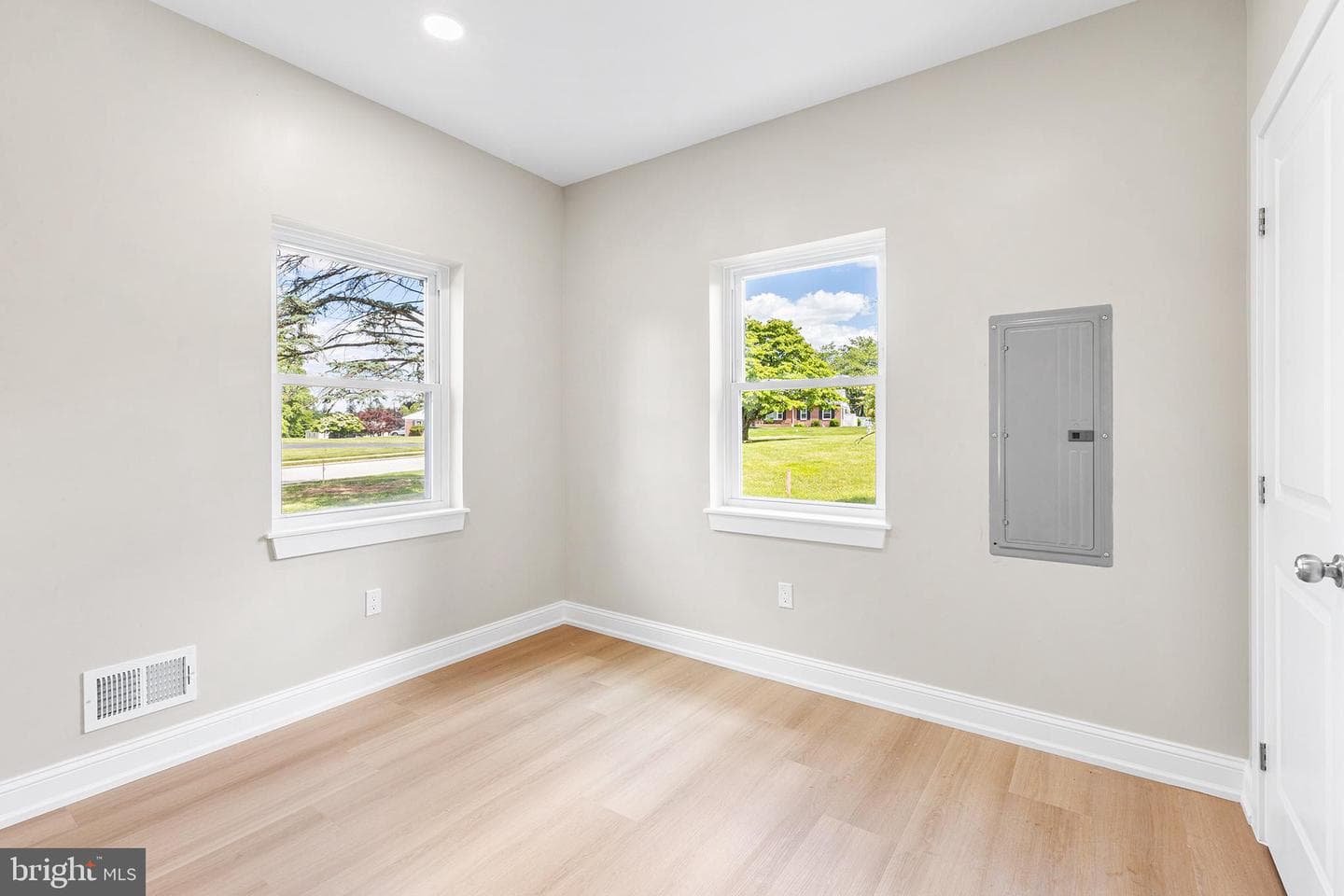 2016 Woodside Lane photo 17