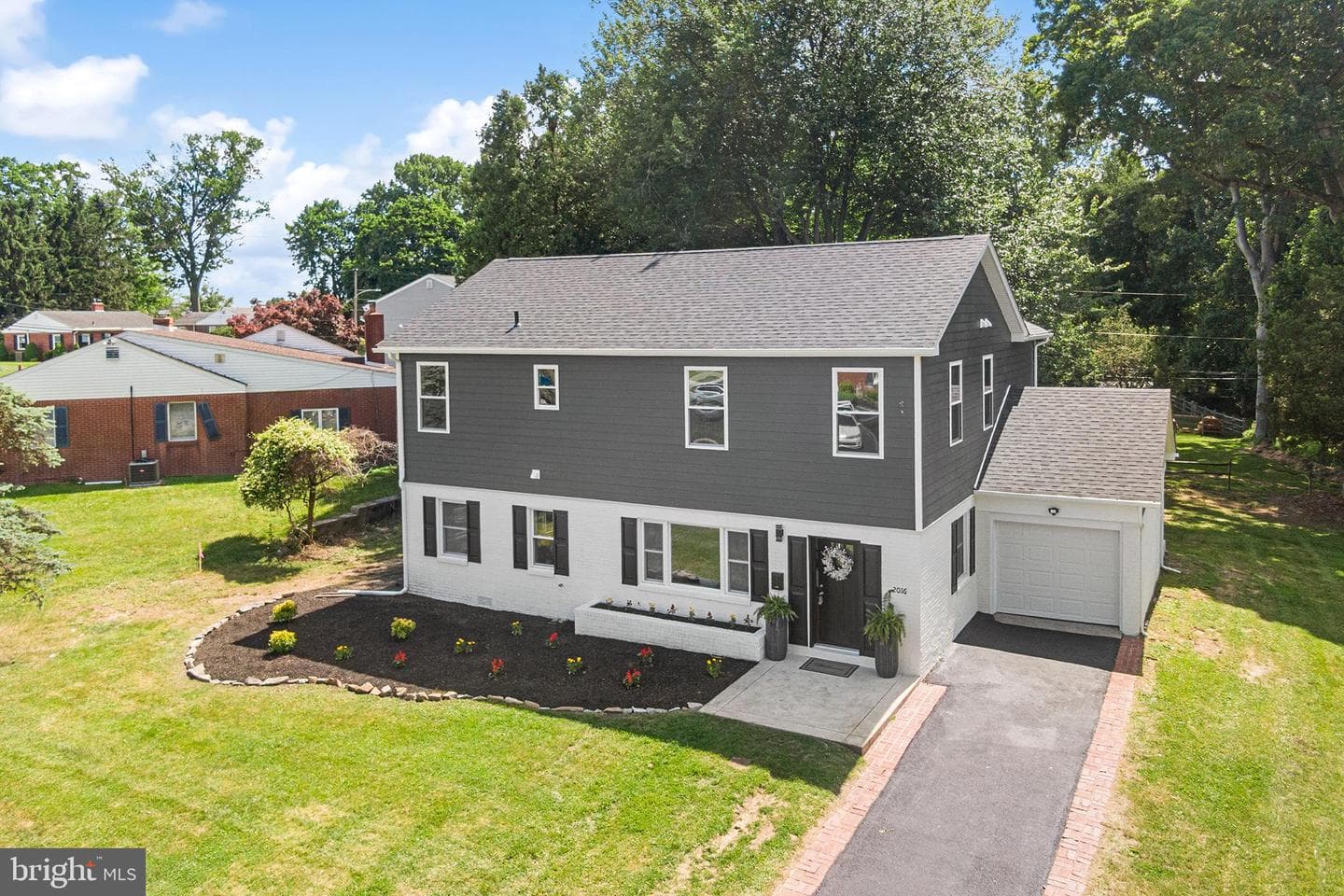 2016 Woodside Lane photo 3