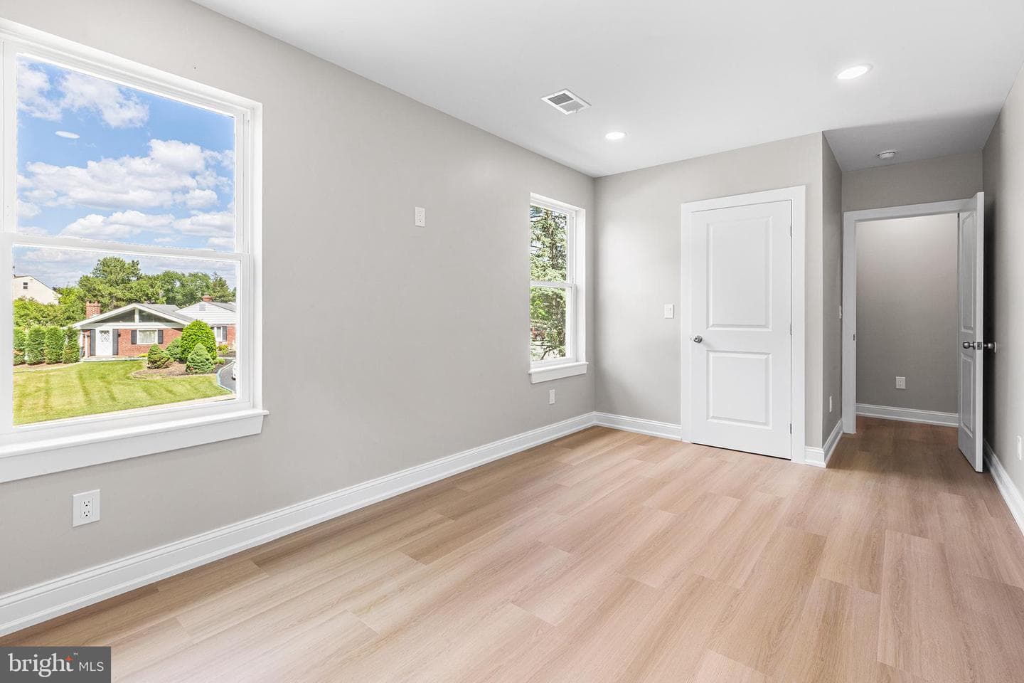 2016 Woodside Lane photo 35