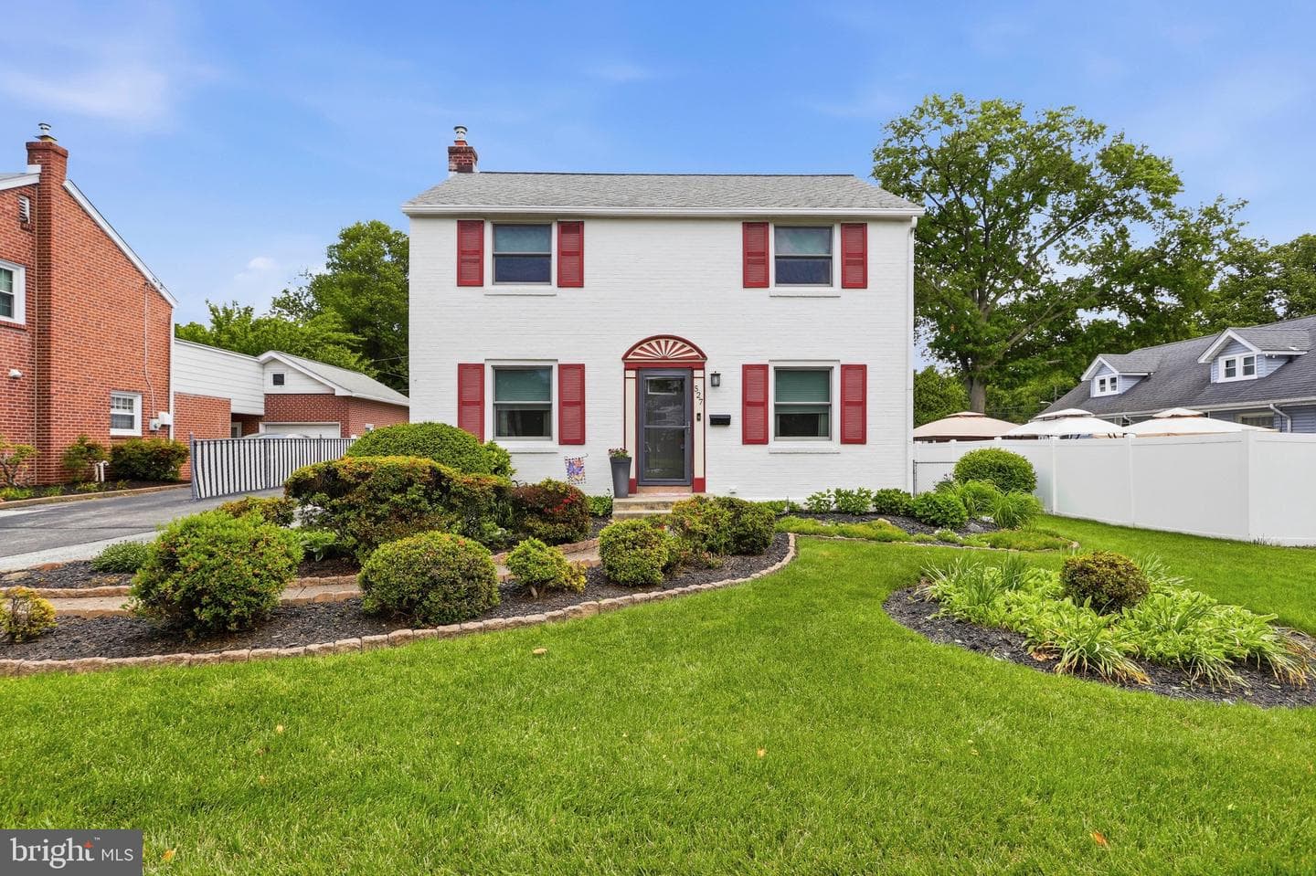 527 Saxer Ave
