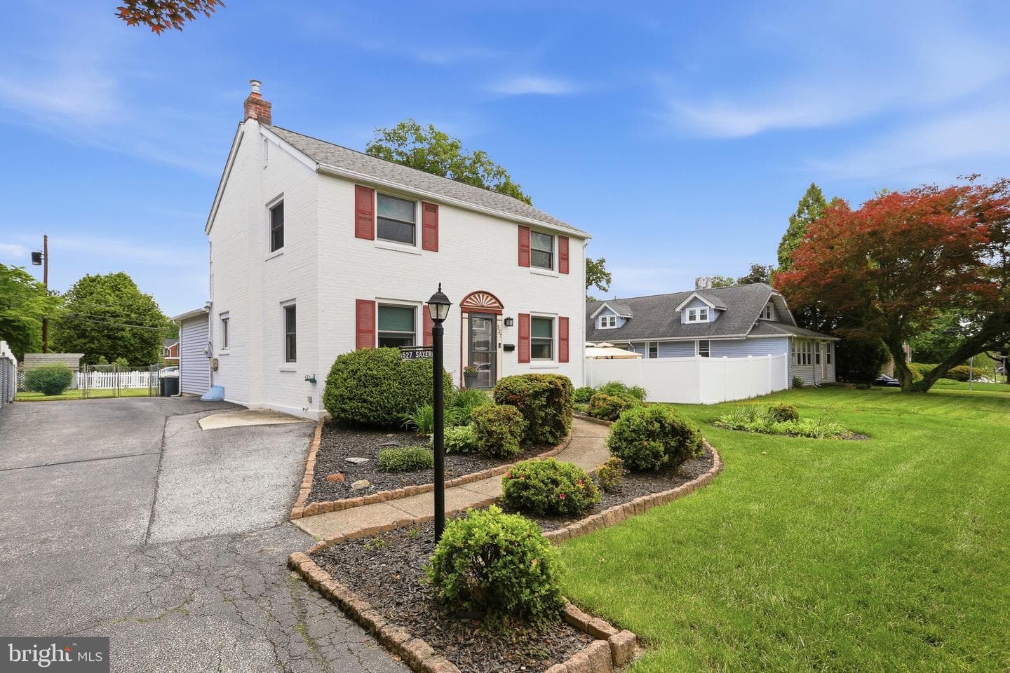 527 Saxer Avenue photo 2