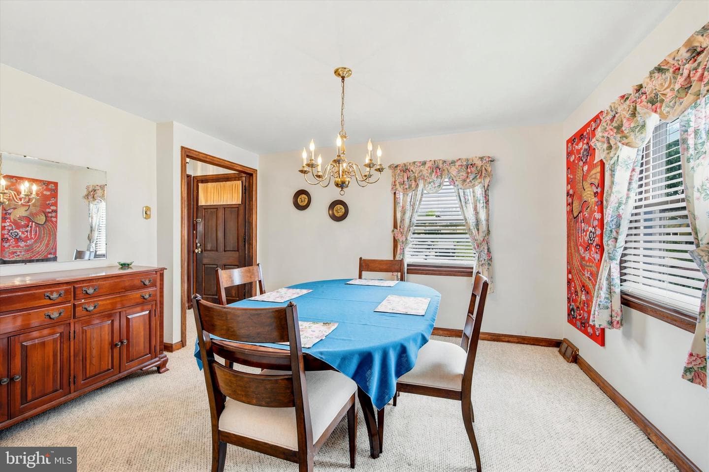 546 Arlington Avenue photo 5