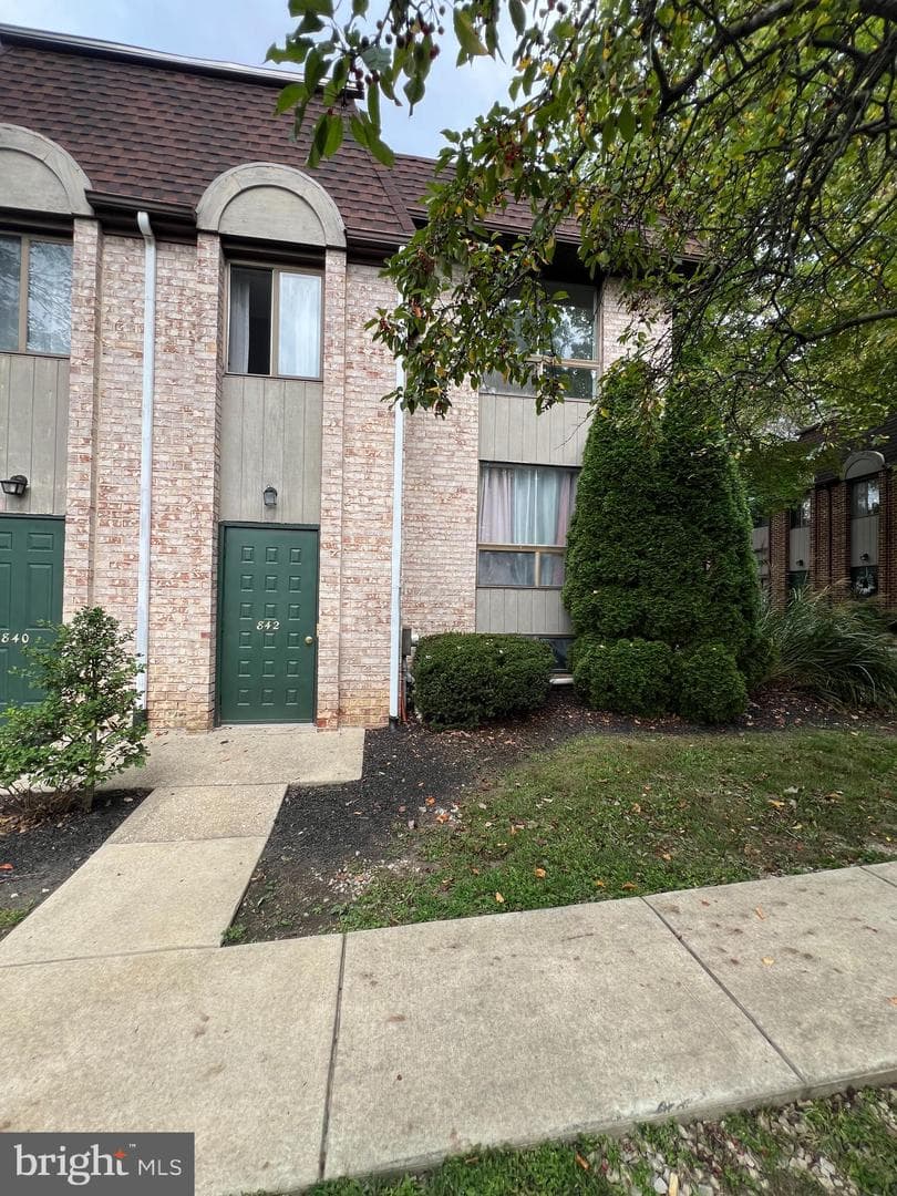 842 Putnam Blvd photo 6