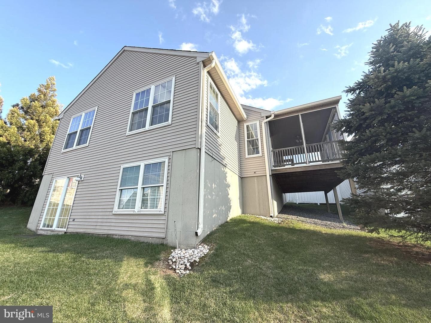 1525 Tack Place photo 6