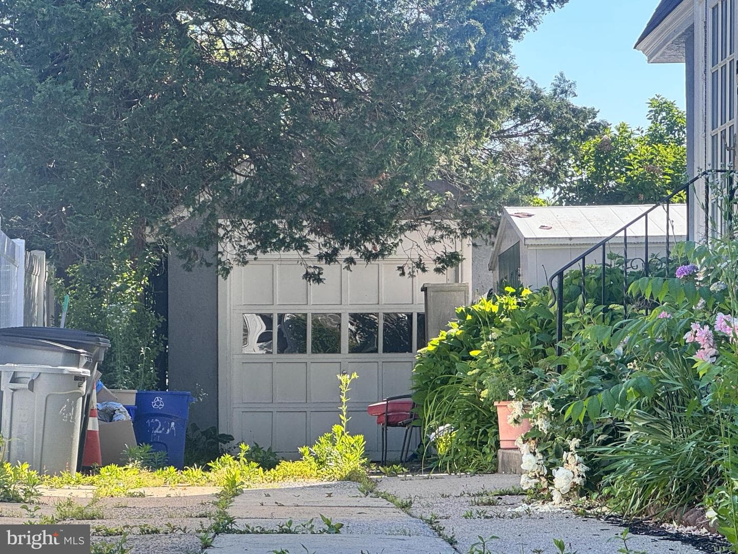 327 Wayne Ave photo 3