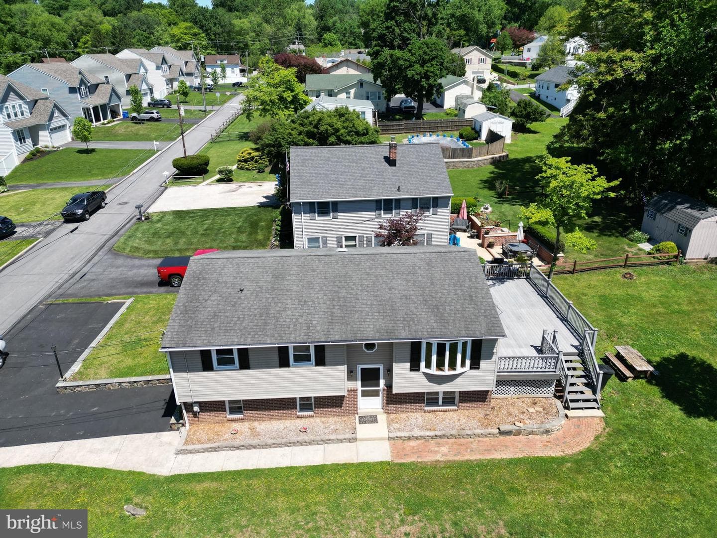 227 Elm Avenue photo 44