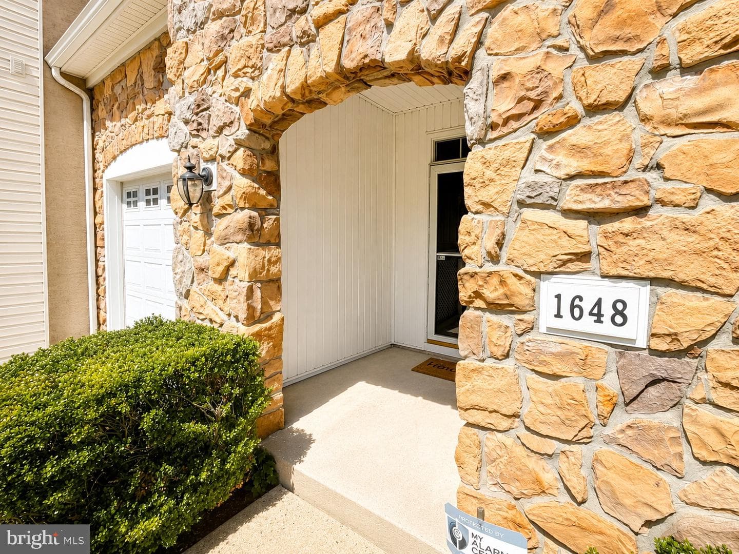 1648 Parkview Court photo 2