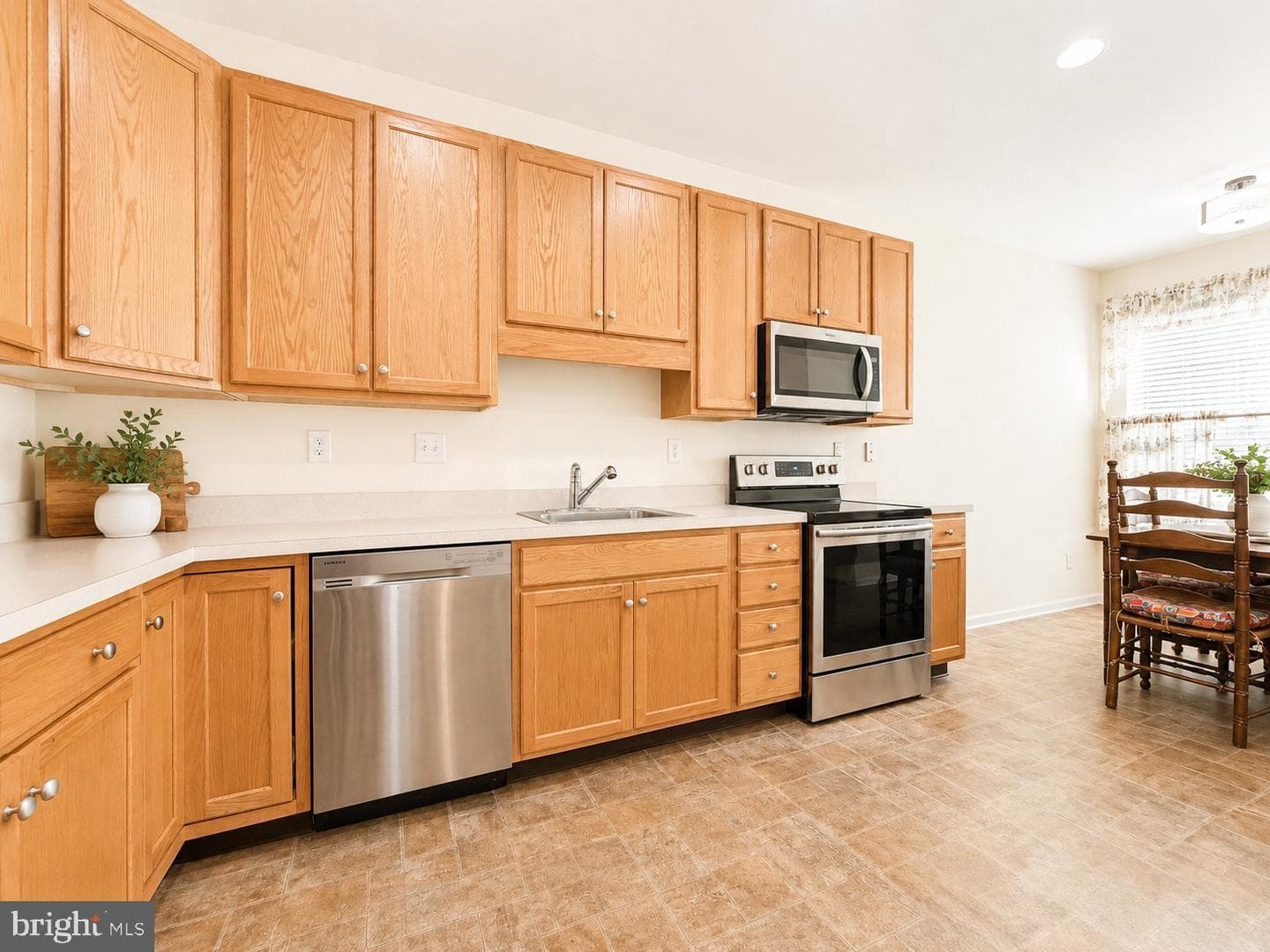 1648 Parkview Court photo 4