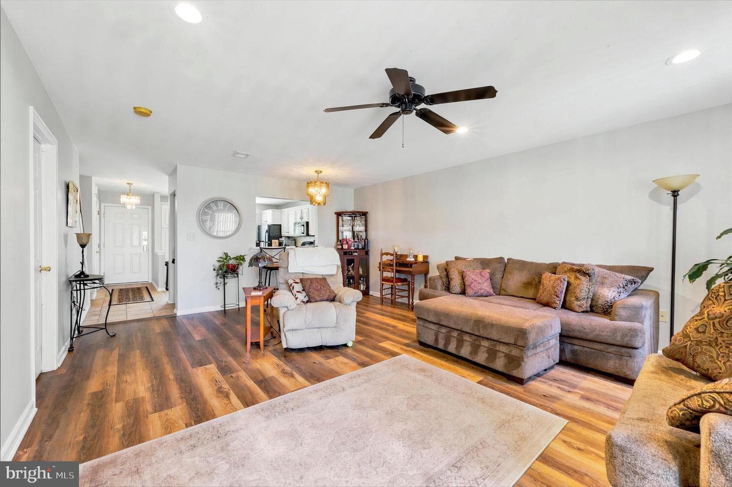 552 Heather Ln photo 10
