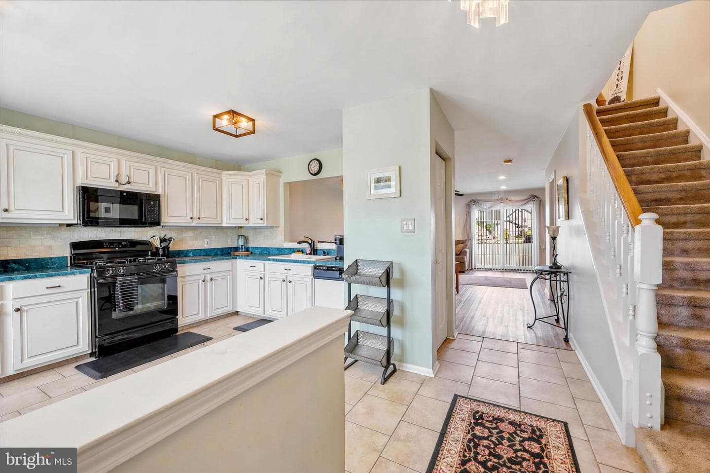 552 Heather Ln photo 3