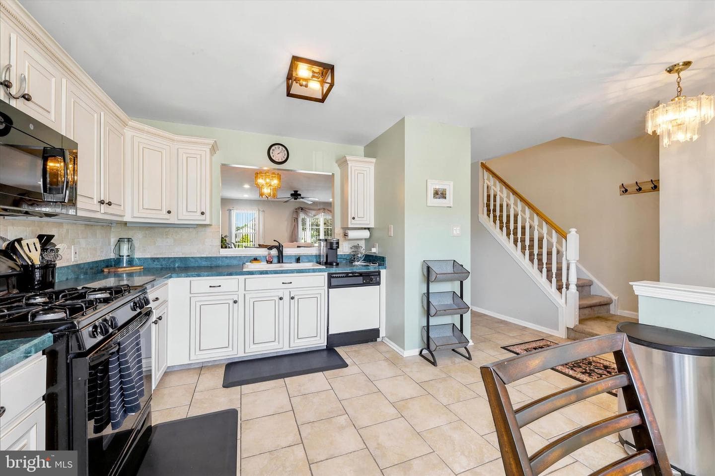 552 Heather Ln photo 6