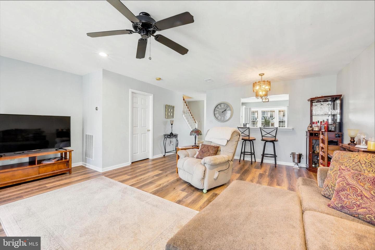 552 Heather Ln photo 8
