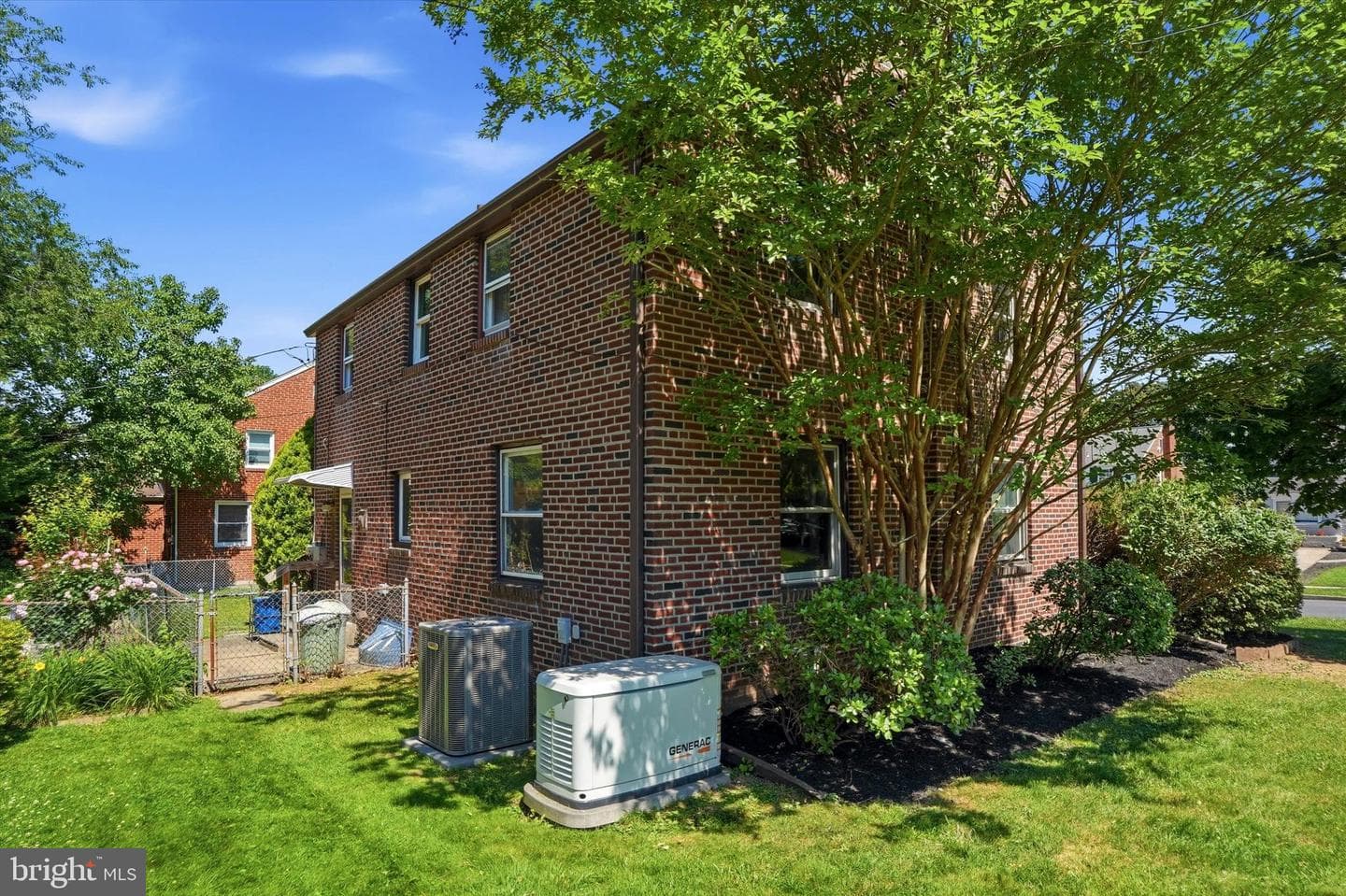 1801 Hawthorne Avenue photo 32