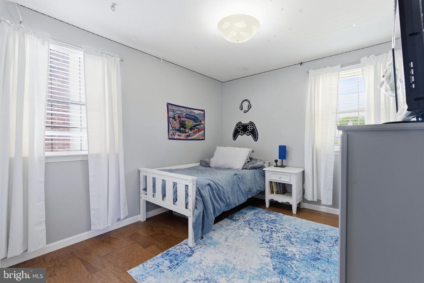 327 Greenbriar photo 16