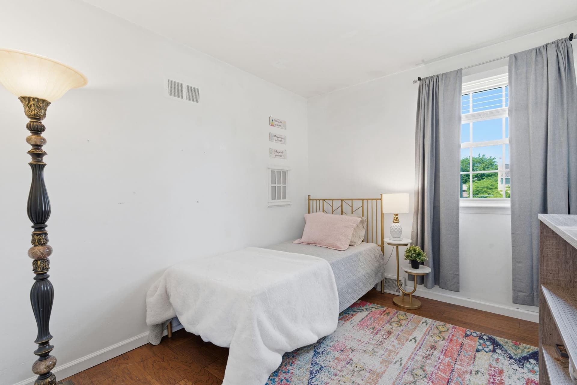 327 Greenbriar photo 17