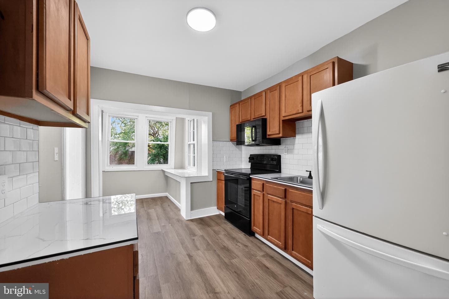 37 E Mowry Street photo 4