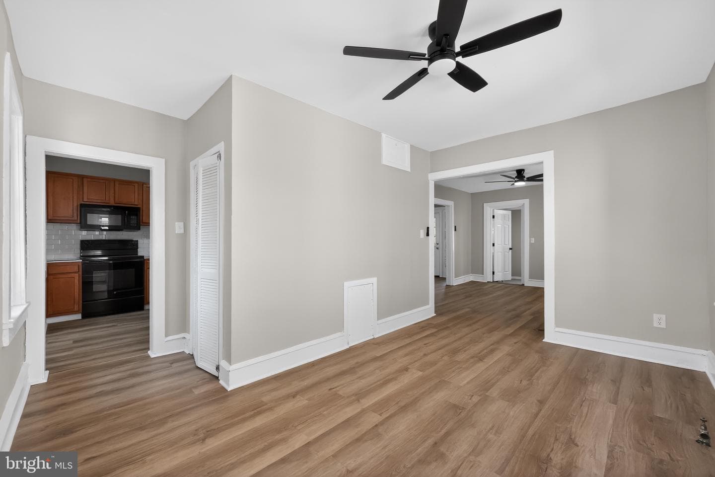 37 E Mowry Street photo 6