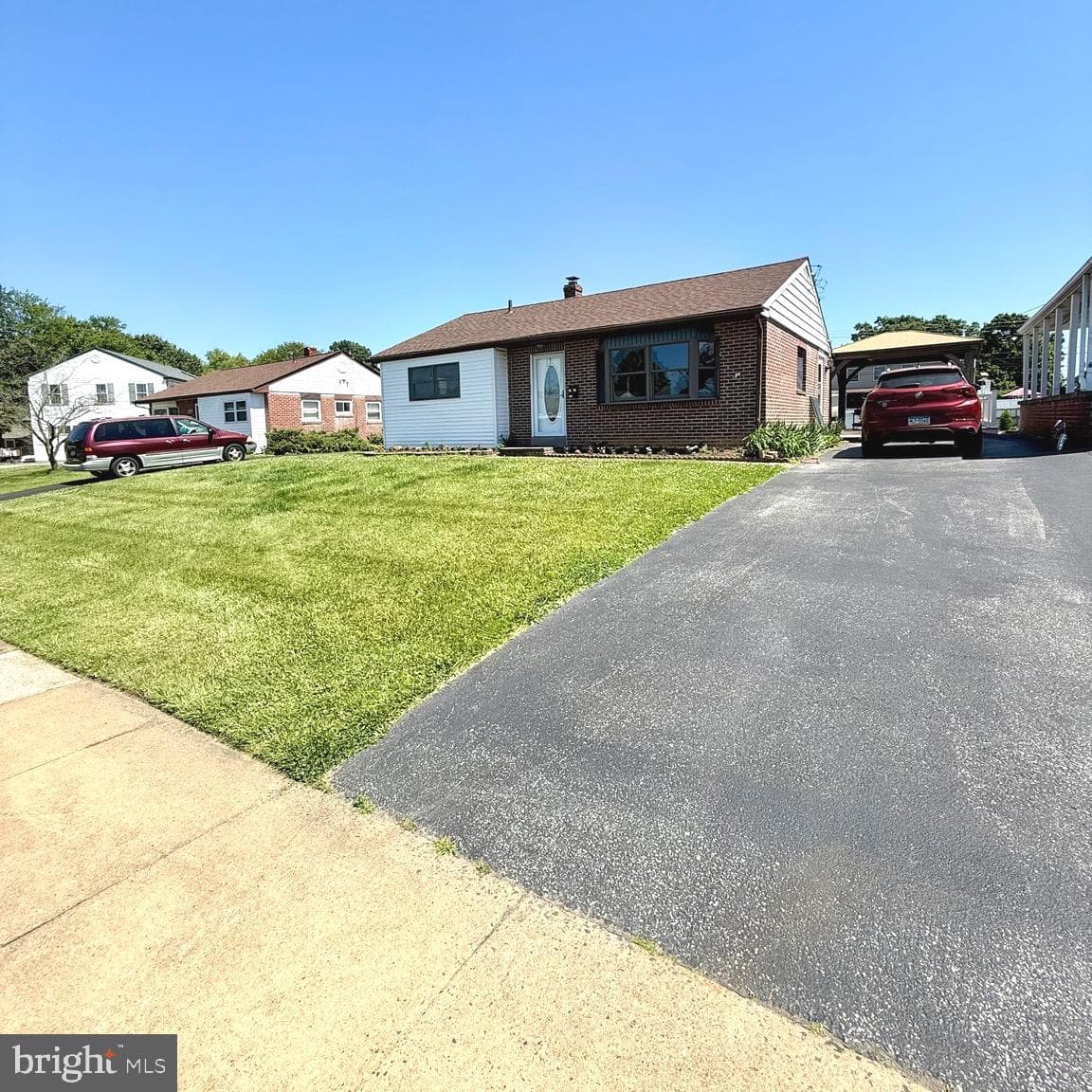 2121 N Lee Lane photo 3
