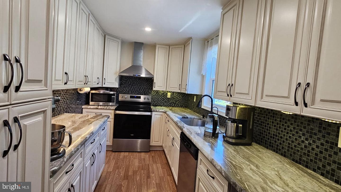 105 Scheivert Avenue photo 8