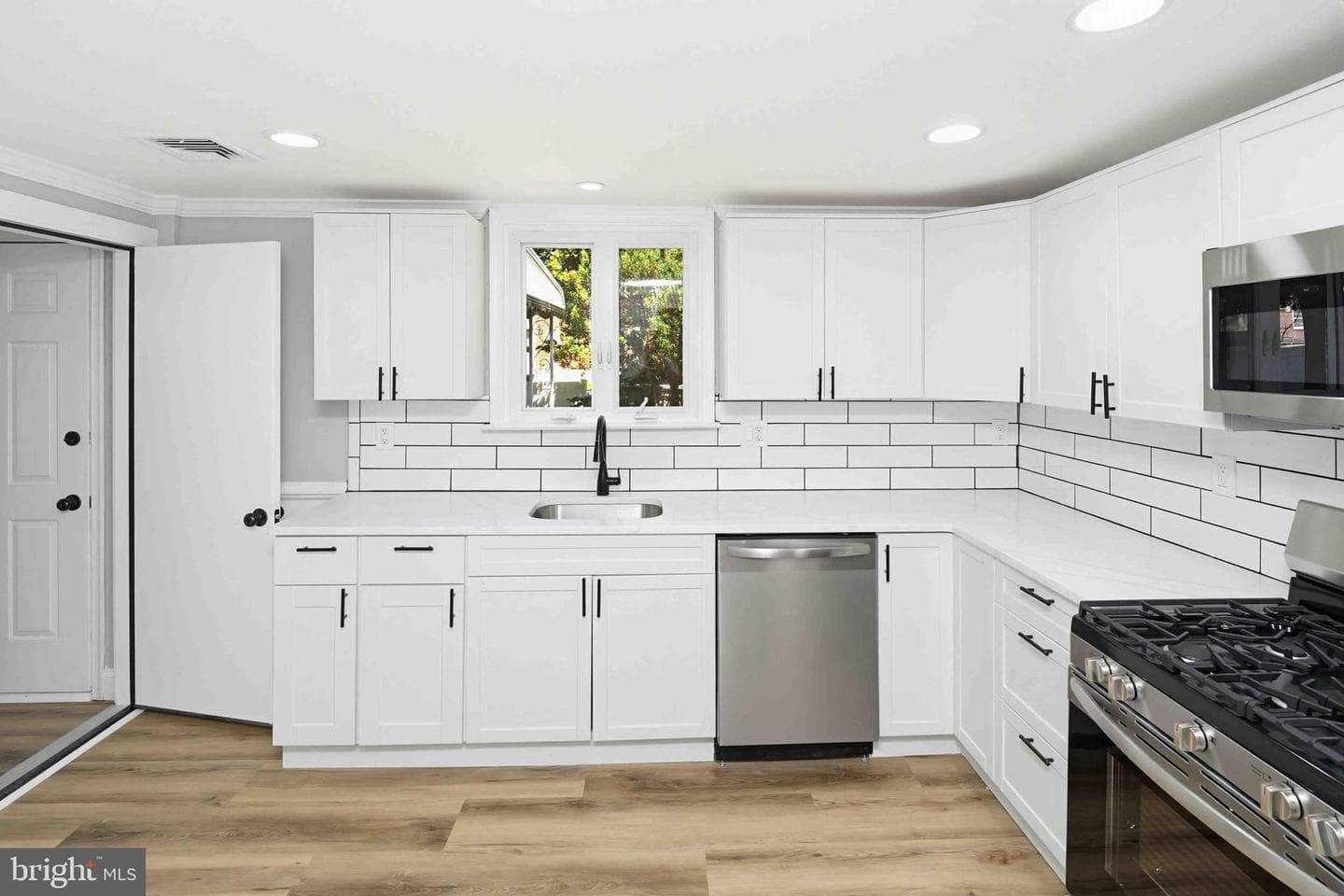 532 Lindsay Street photo 13