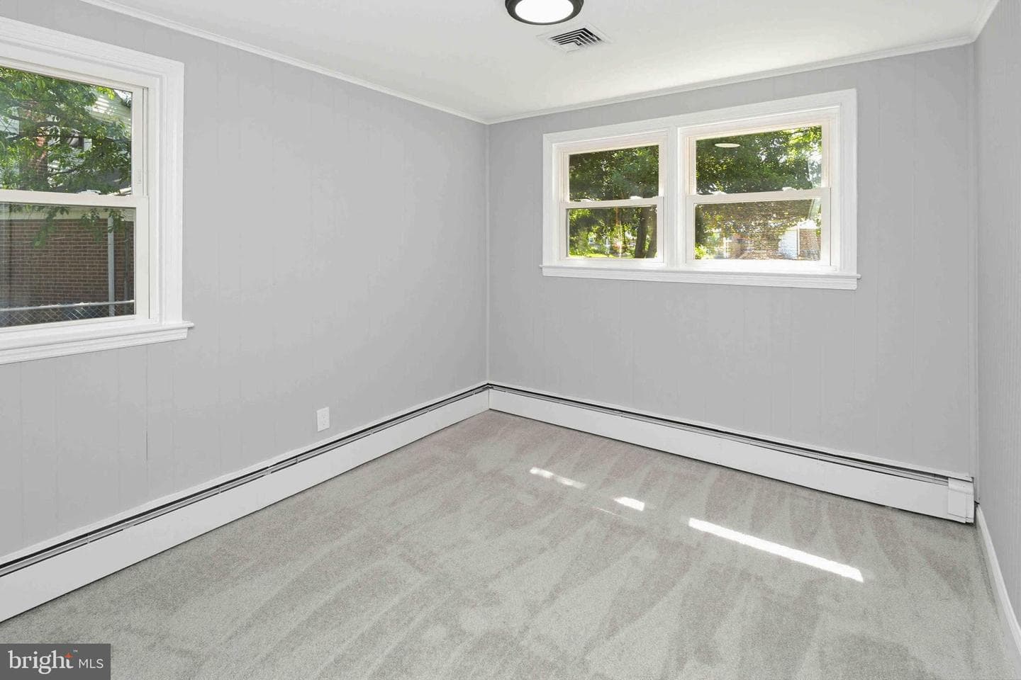 532 Lindsay Street photo 18