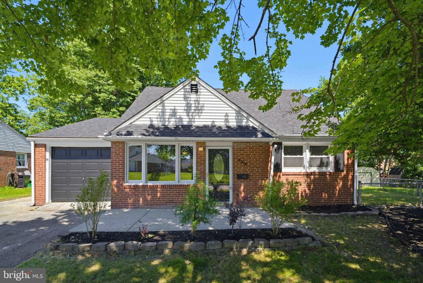 532 Lindsay Street photo 2