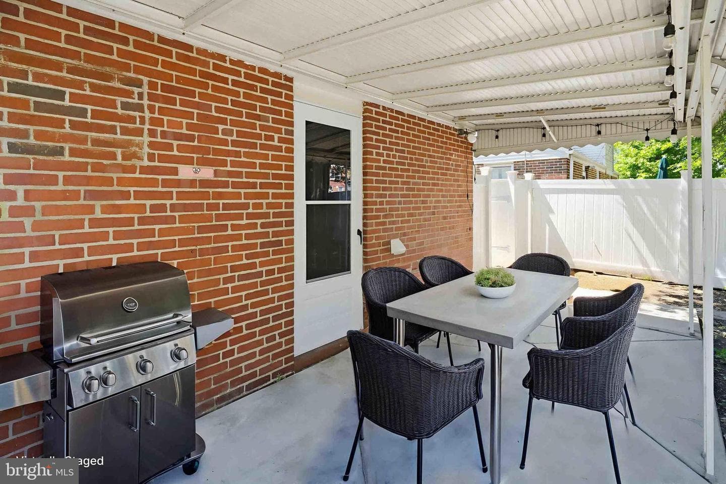 532 Lindsay Street photo 36