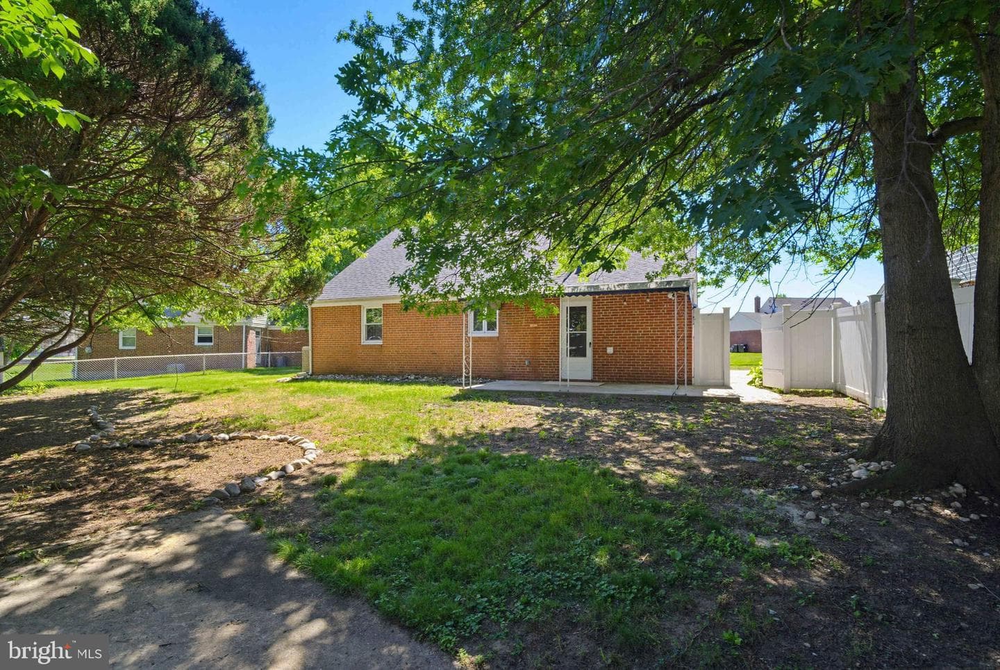 532 Lindsay Street photo 40