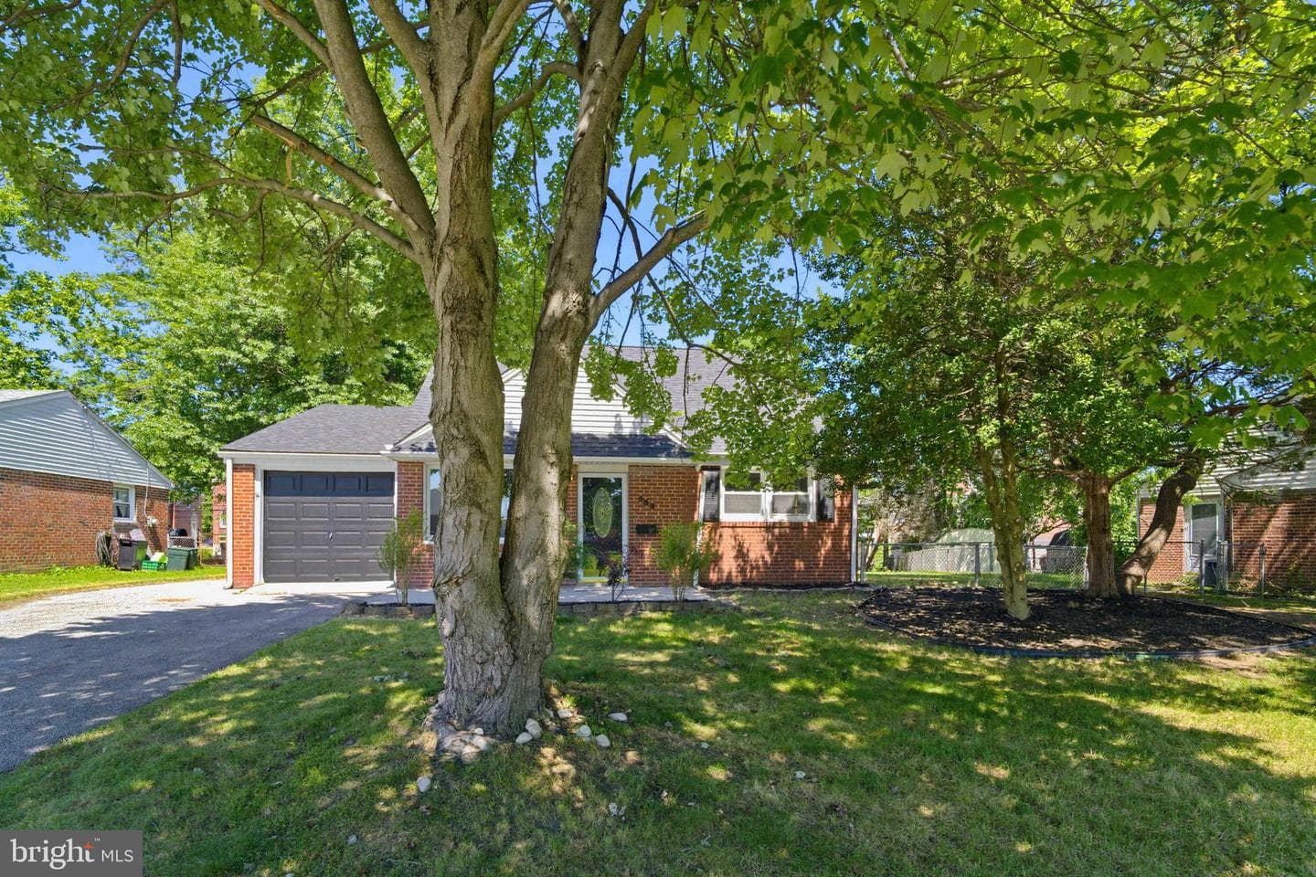 532 Lindsay Street photo 5