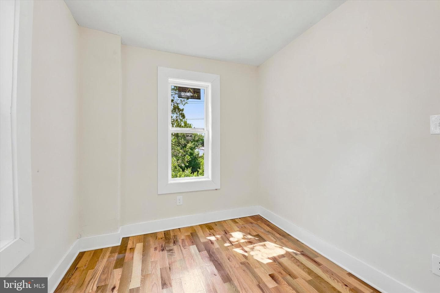 264 Maple Avenue photo 14
