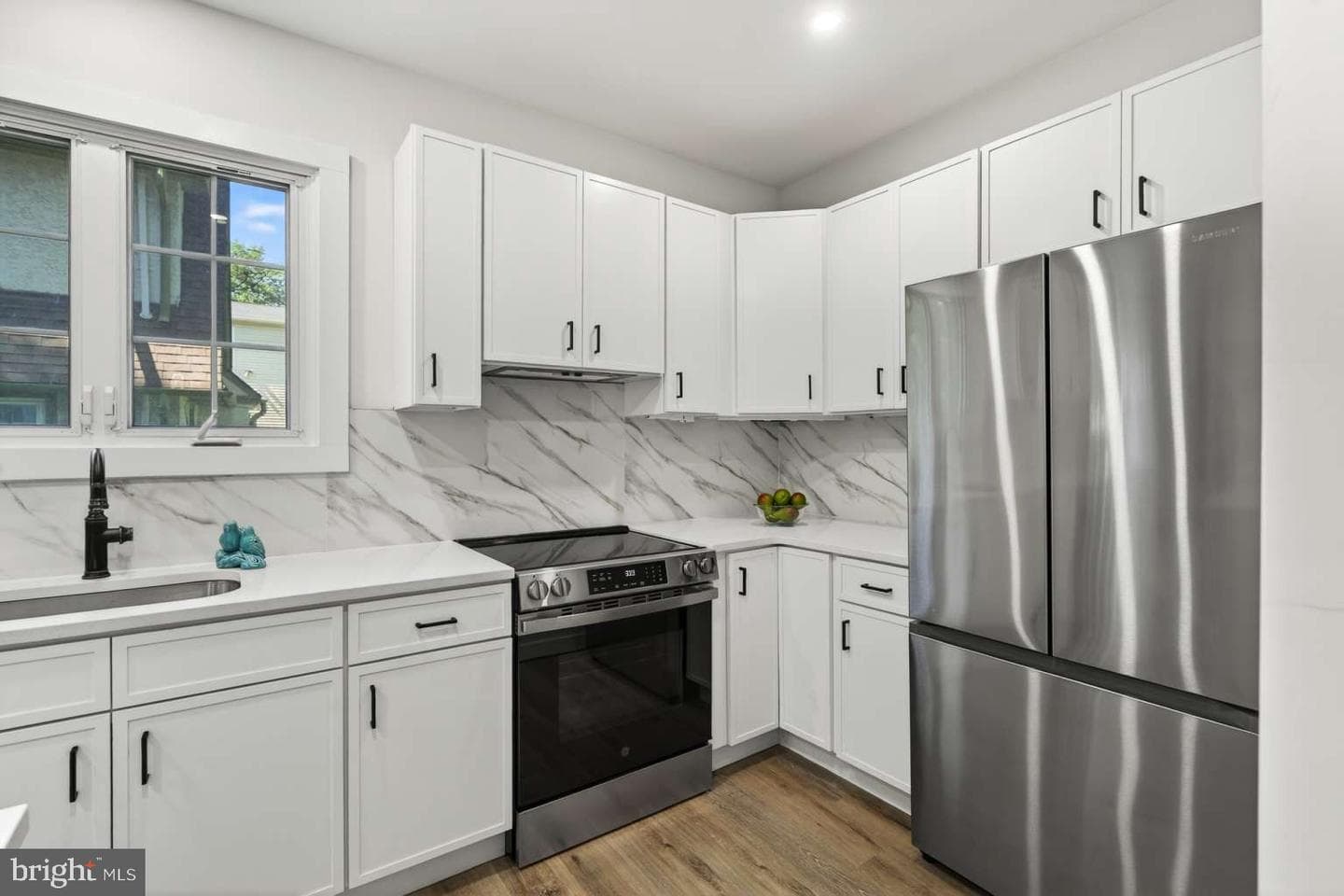 89 Saxer Avenue photo 11