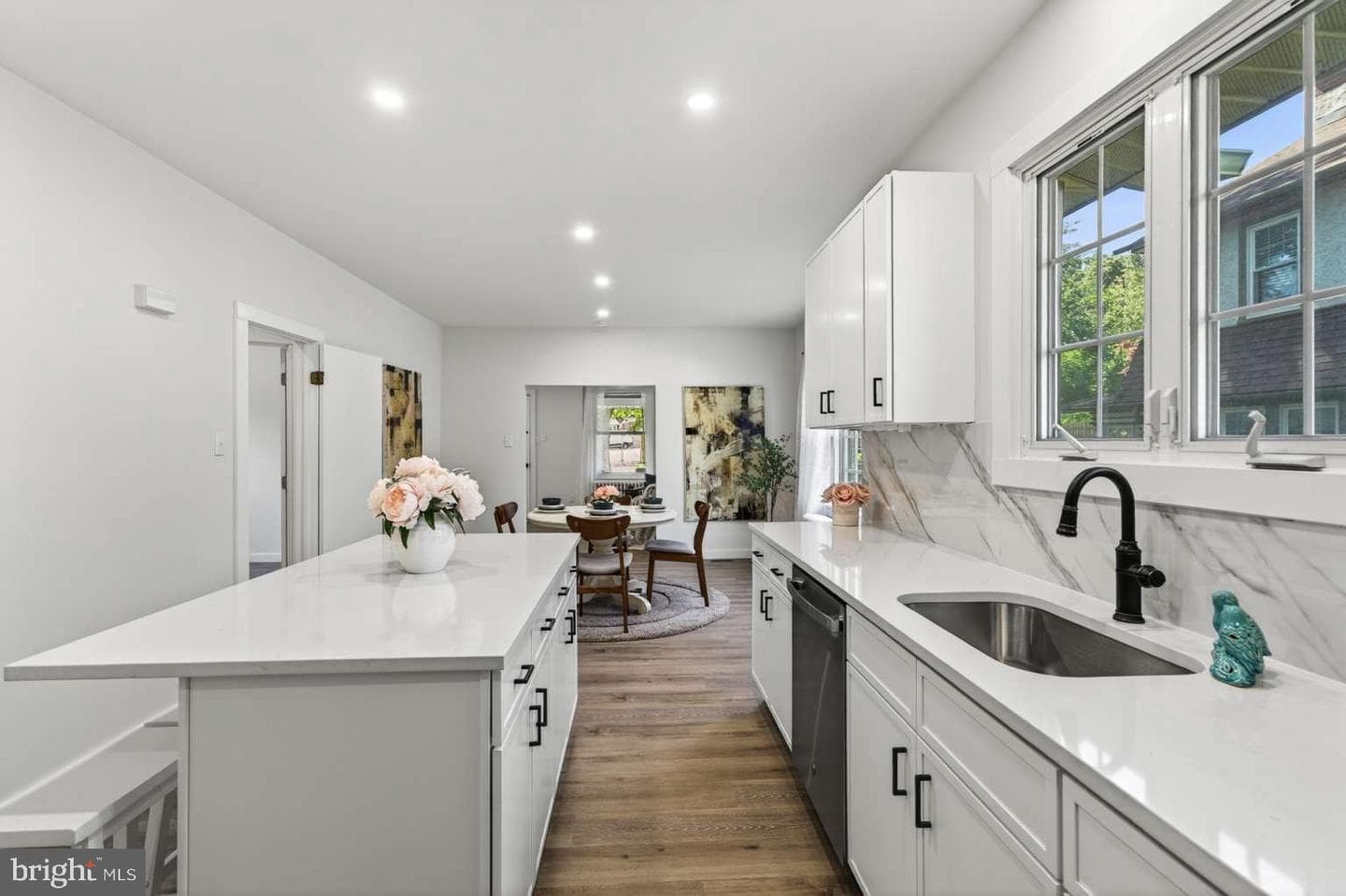 89 Saxer Avenue photo 12