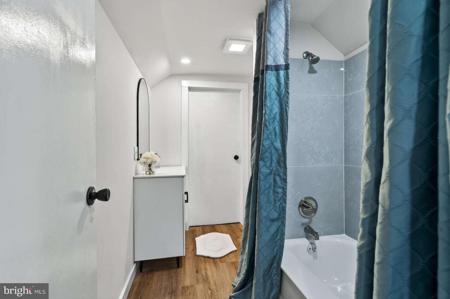 89 Saxer Avenue photo 16