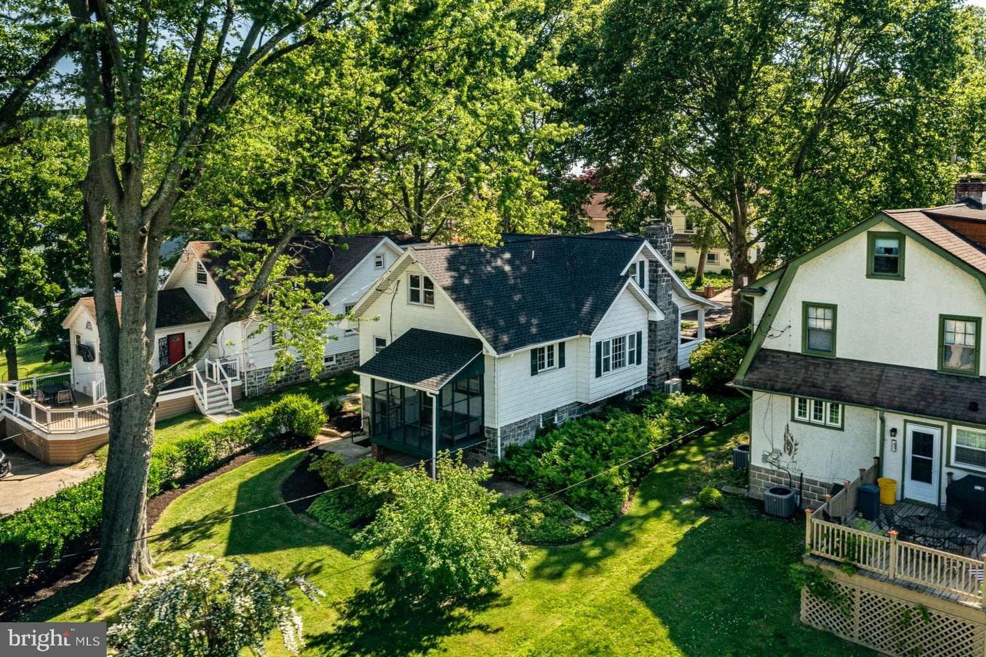 89 Saxer Avenue photo 23