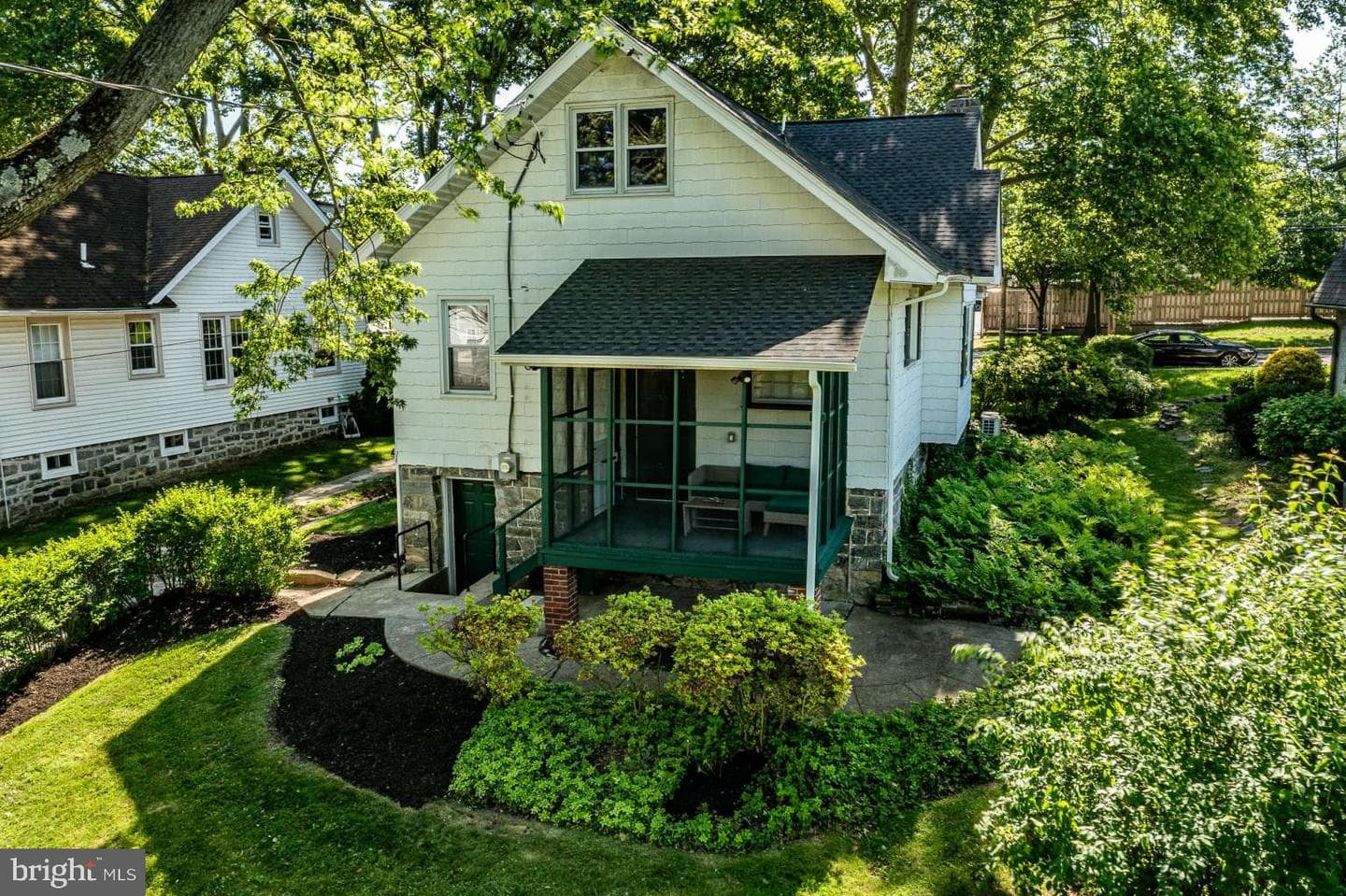 89 Saxer Avenue photo 24