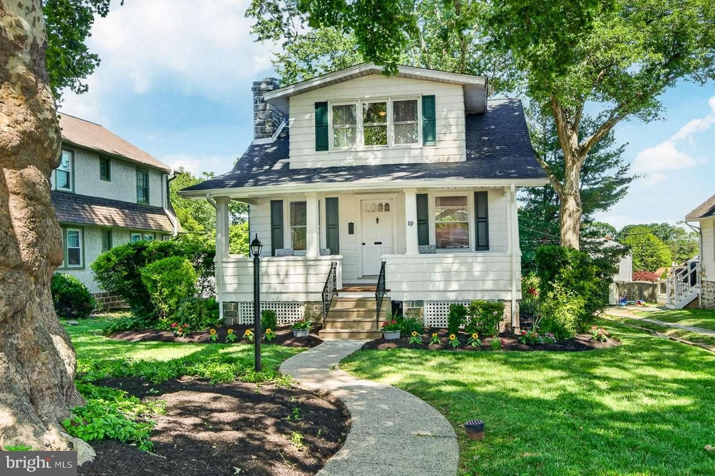 89 Saxer Avenue photo 3
