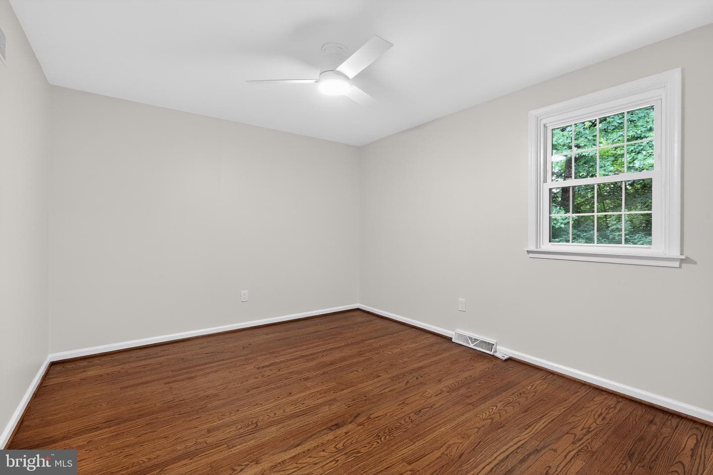 688 Meadowbrook Lane photo 36