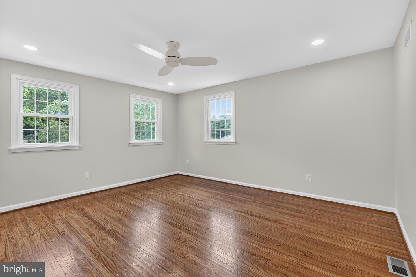 688 Meadowbrook Lane photo 40
