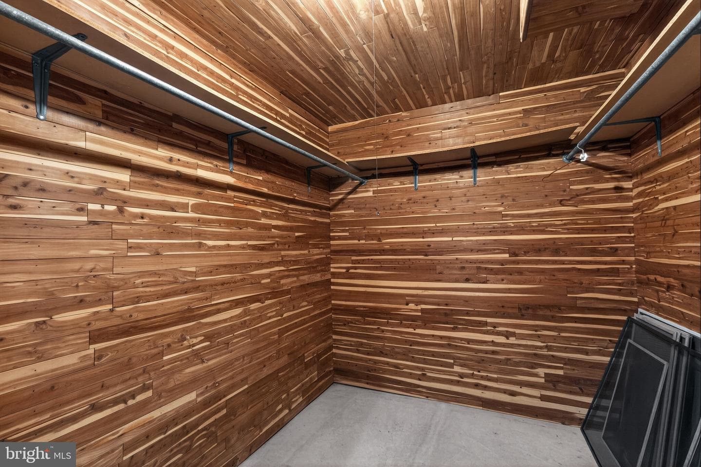 688 Meadowbrook Lane photo 46