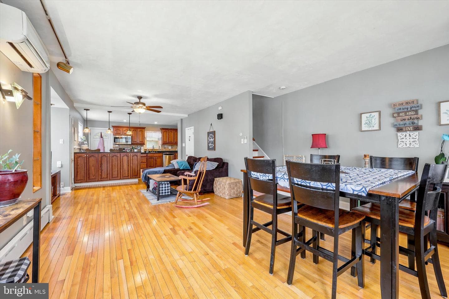 415 Custer Avenue photo 5