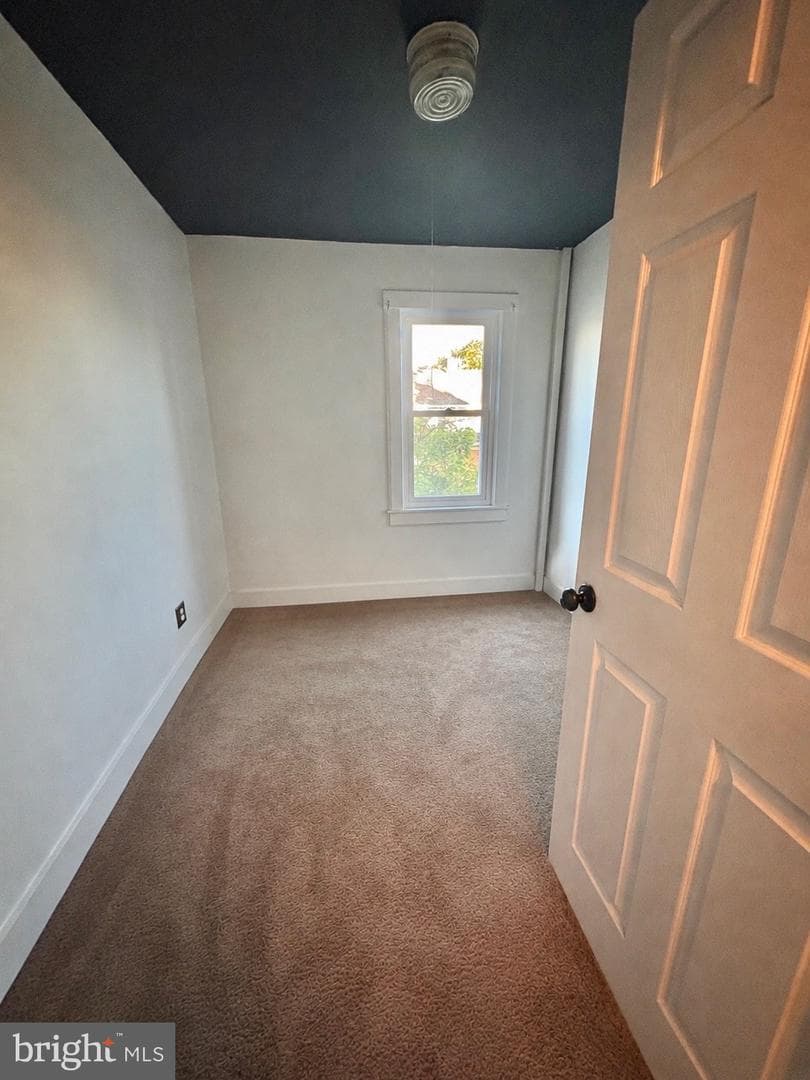 512 Saude Avenue photo 5