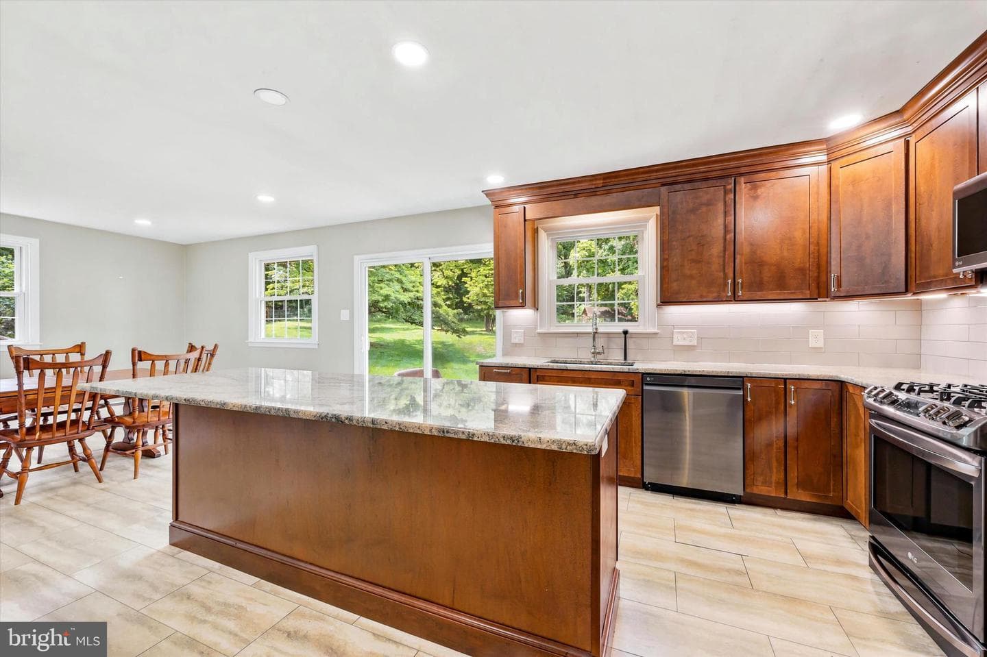 118 Deerfield Road photo 5