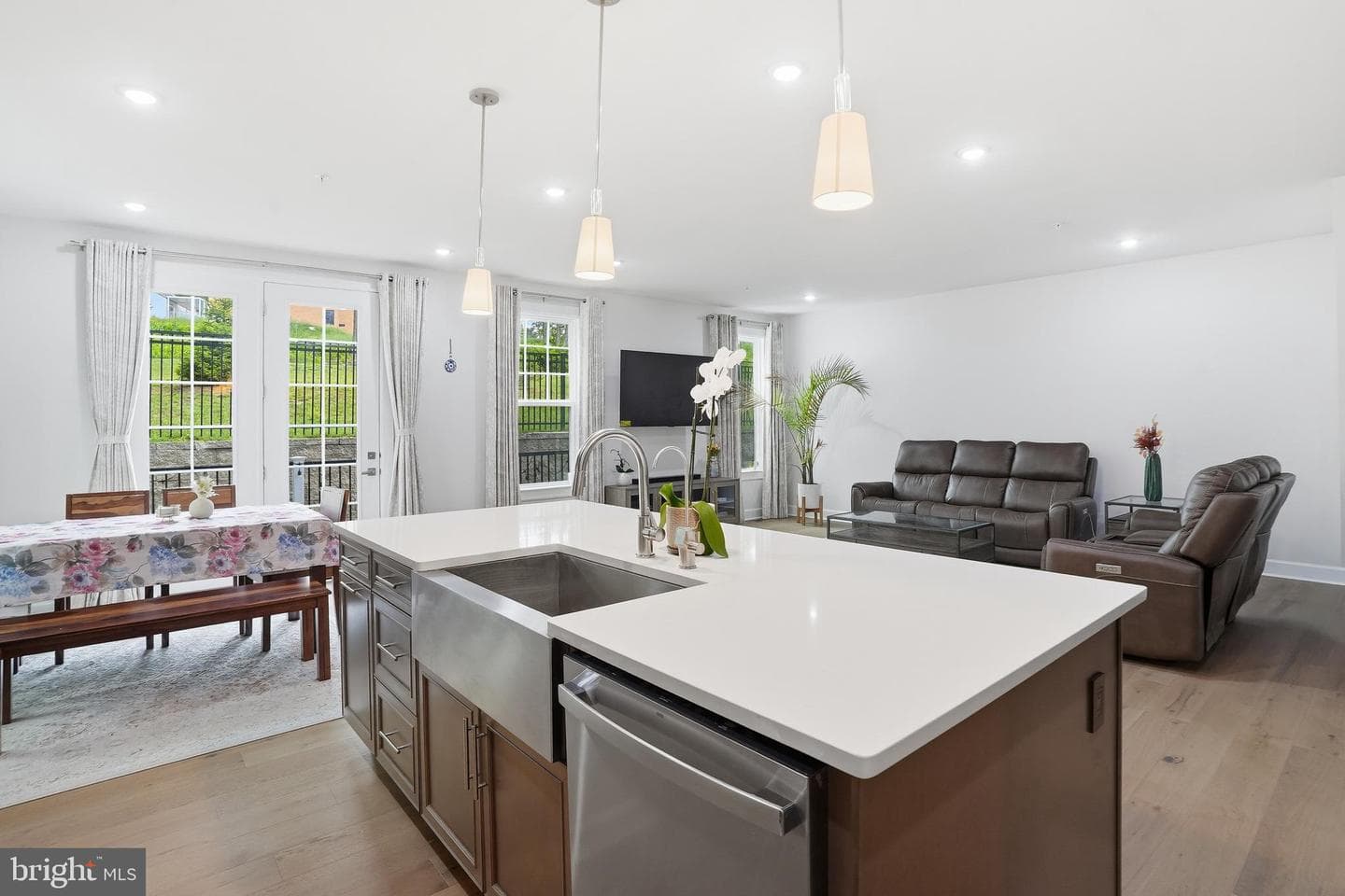 411 W Ponds Edge Drive photo 12