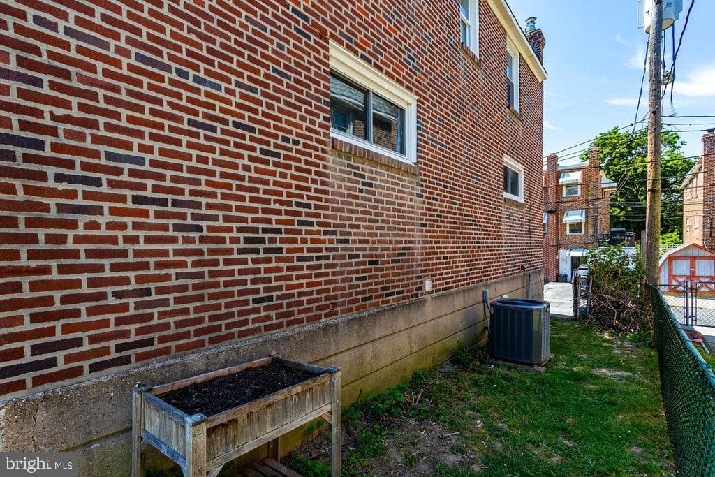 323 Spruce Street photo 12