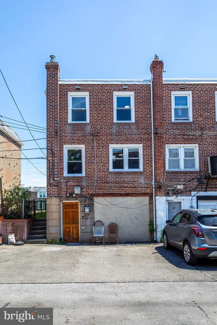 323 Spruce Street photo 14