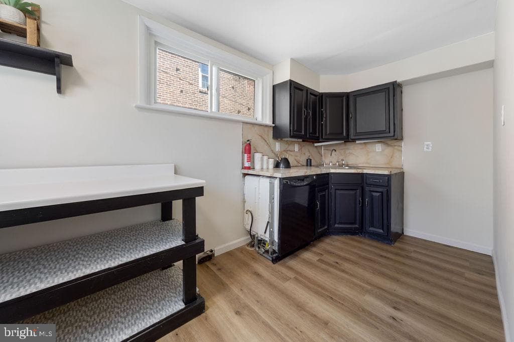 323 Spruce Street photo 3