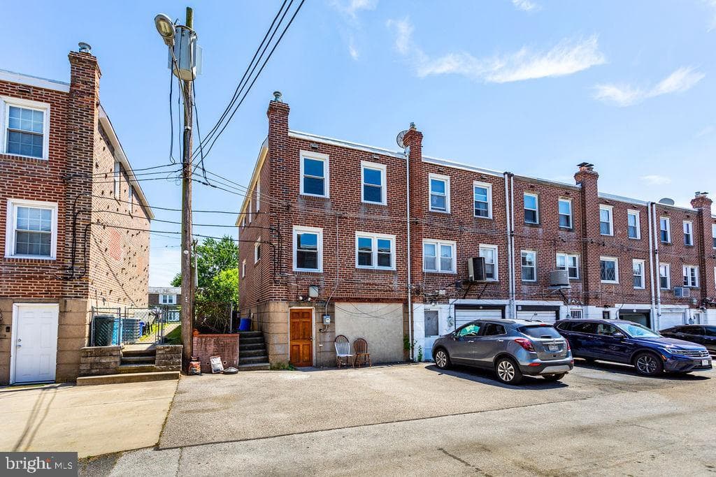 323 Spruce Street photo 5