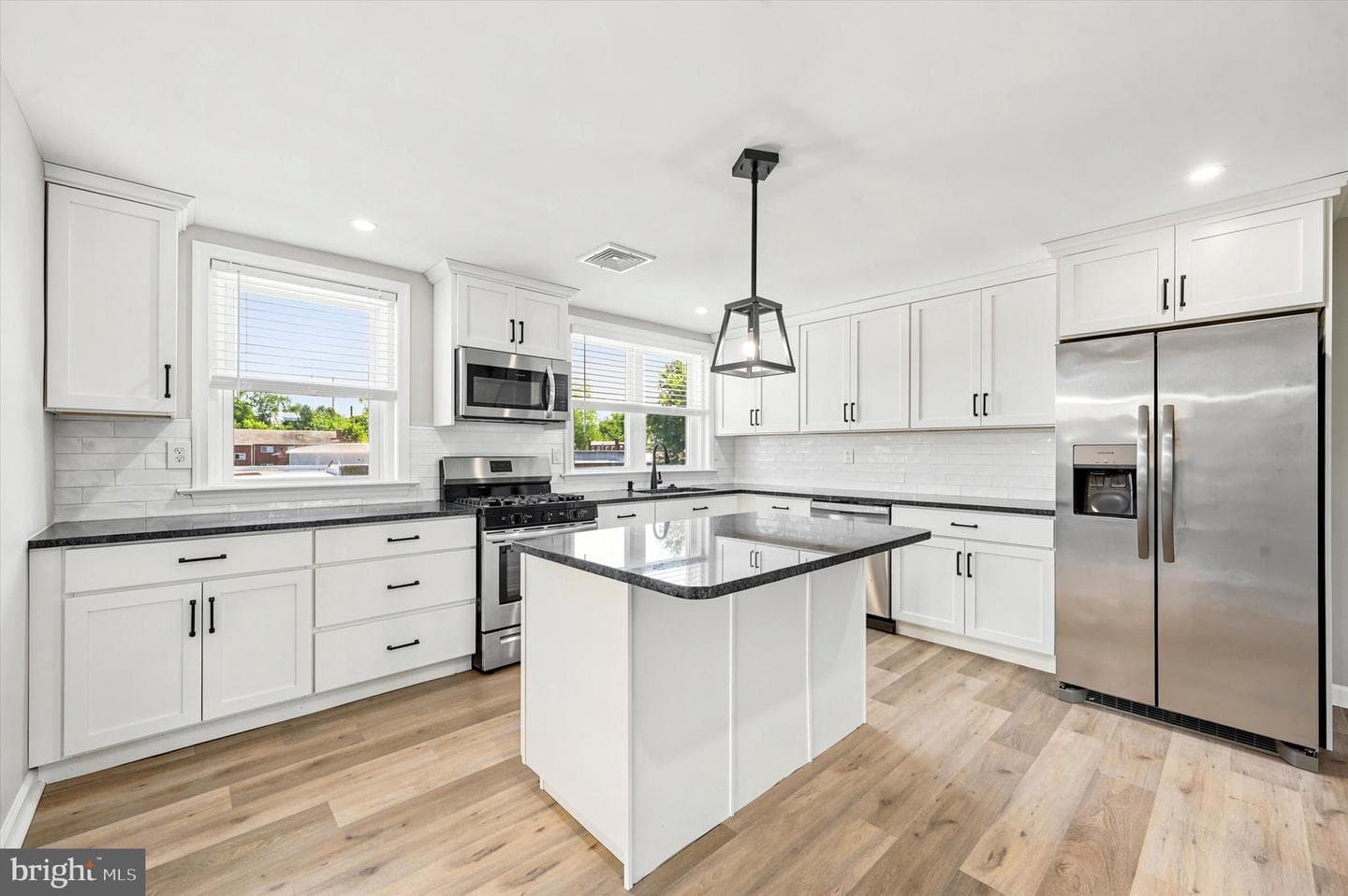18 W Madison Avenue photo 10