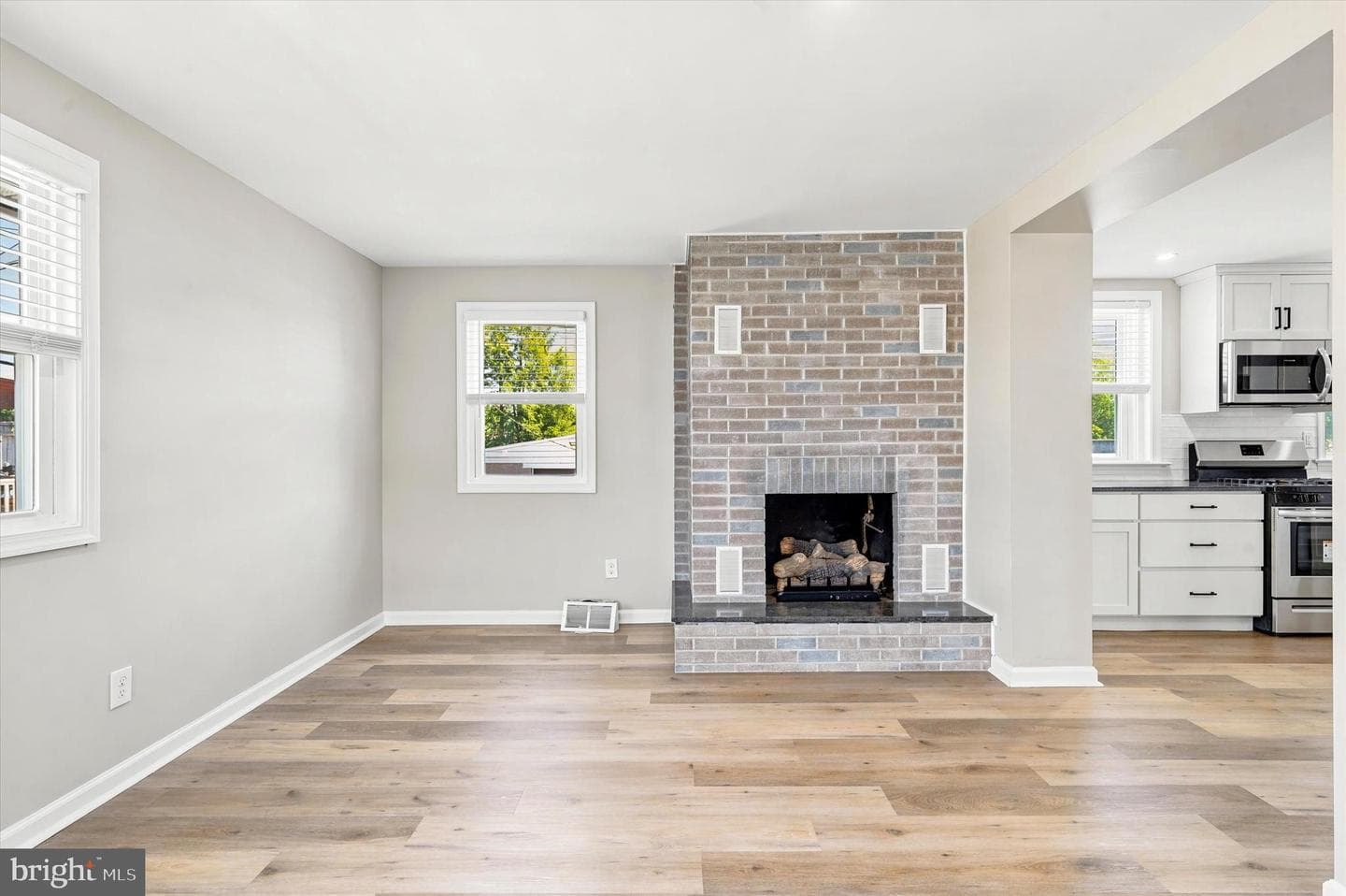 18 W Madison Avenue photo 16